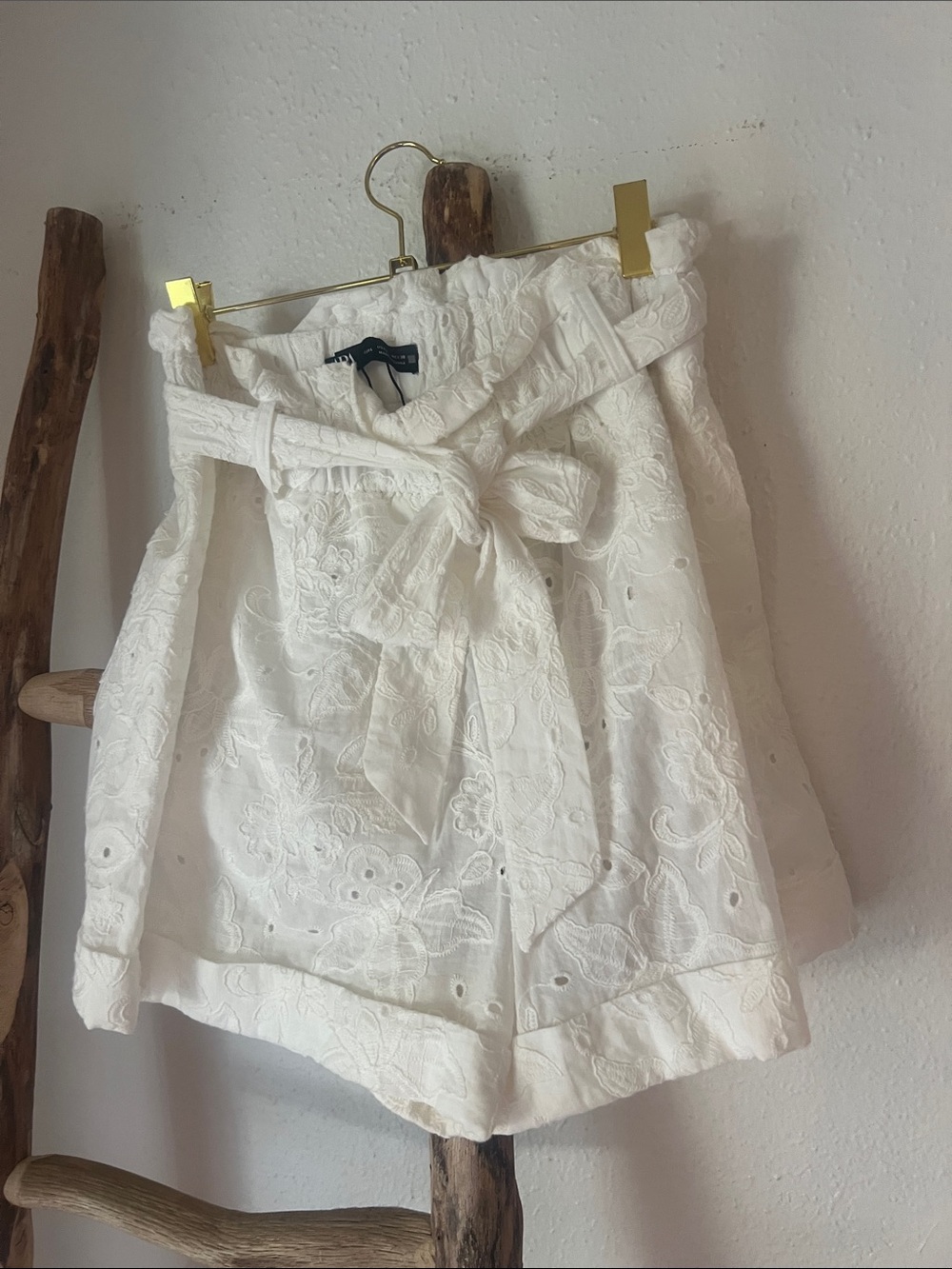 Zara White Embroidered High-Waist Paperbag Cotton Eyelet Shorts Belt Large